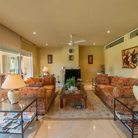 6 Bedroom Villa, Walking Distance To Beach. Villa Estepona