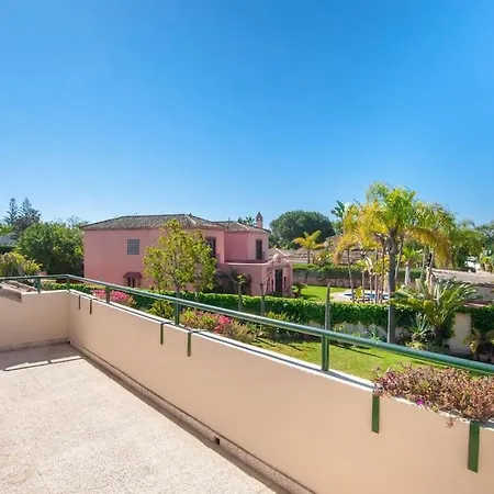 6 Bedroom Villa, Walking Distance To Beach. *