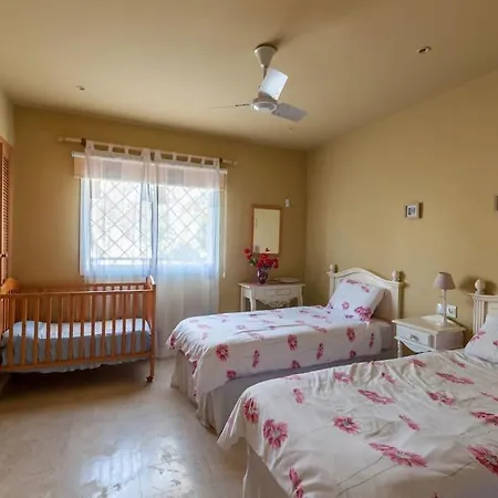 6 Bedroom Villa, Walking Distance To Beach. * Estepona