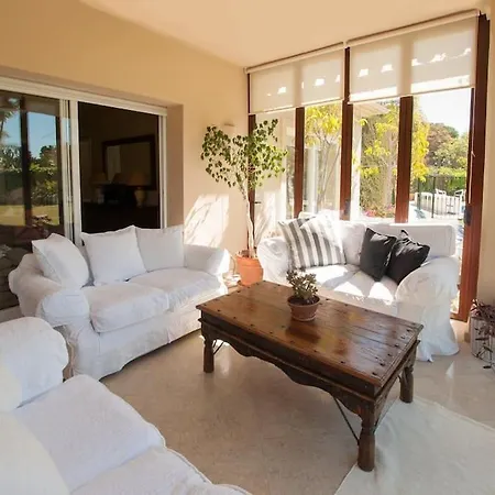 Villa 6 Bedroom Villa, Walking Distance To Beach. *