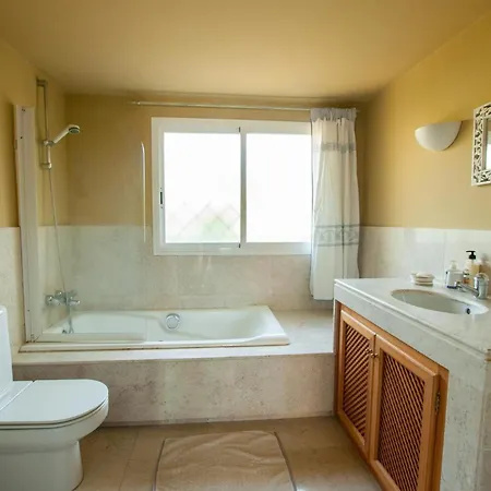 6 Bedroom Villa, Walking Distance To Beach. * Estepona