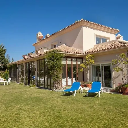6 Bedroom Villa, Walking Distance To Beach. *