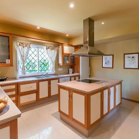 6 Bedroom Villa, Walking Distance To Beach. * Estepona