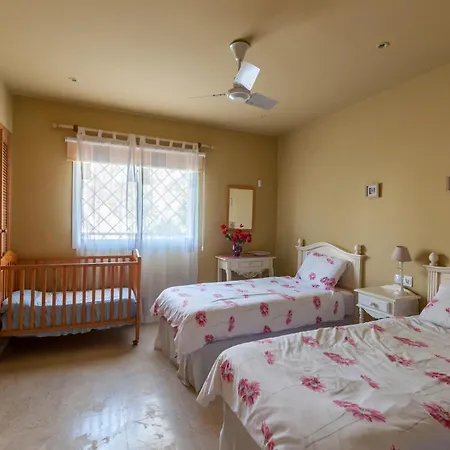 6 Bedroom Villa, Walking Distance To Beach. Estepona