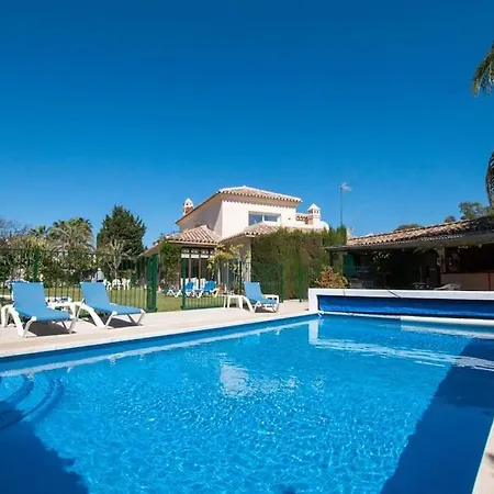 6 Bedroom Villa, Walking Distance To Beach. Estepona